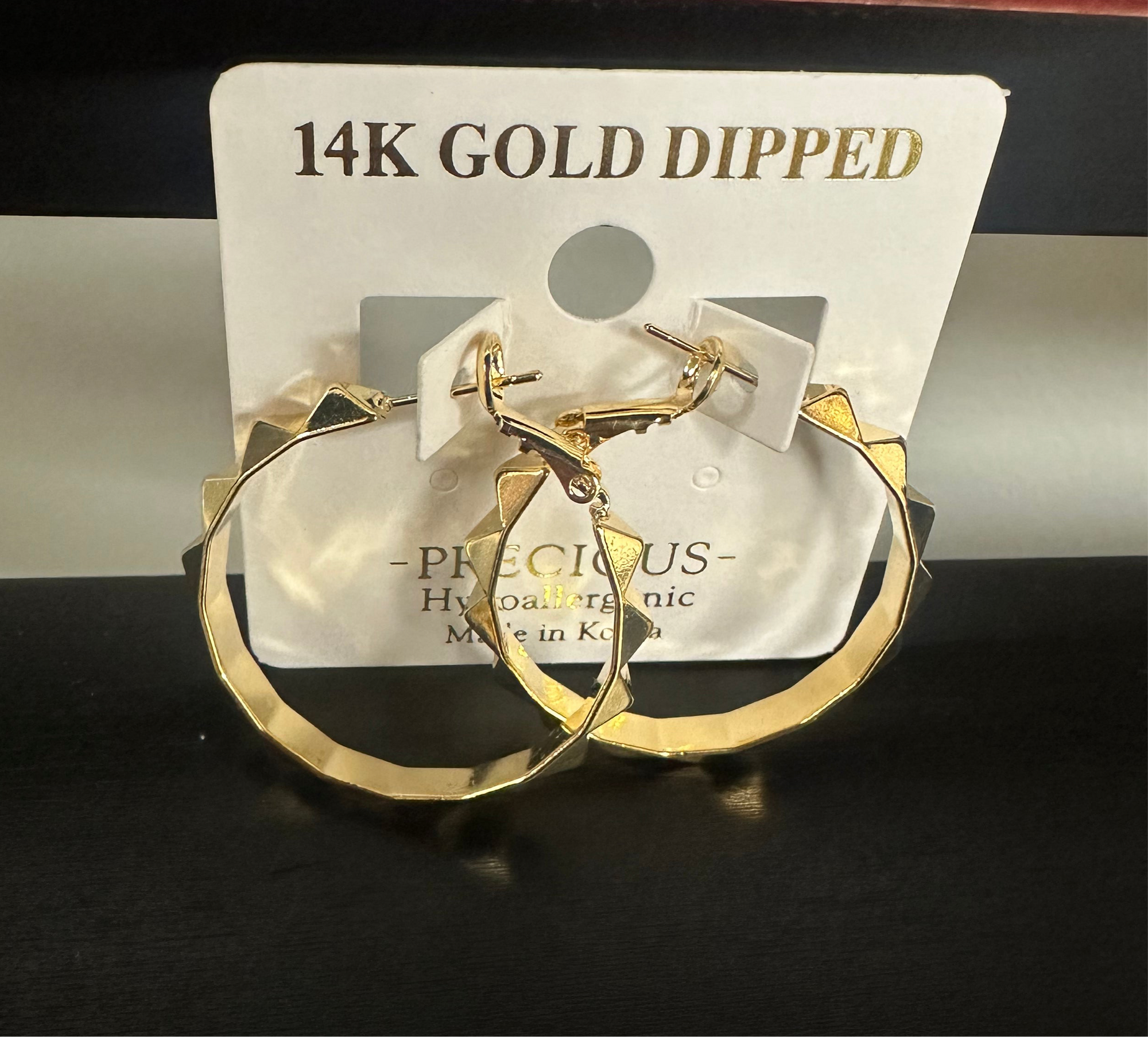 Linked Square Pyramid Hoops