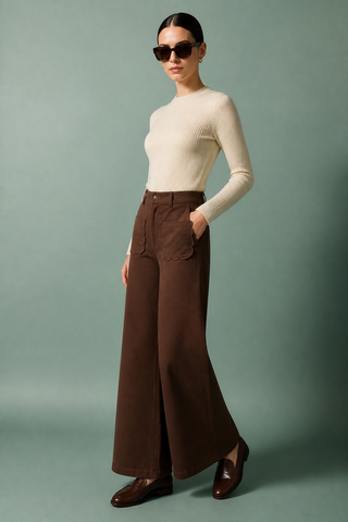 Scallop Pocket Cropped Pants